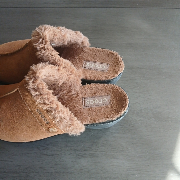 Crocs Women's Tan Clogs with Faux Fur Lining nwot Size 10 - Picture 4 of 5